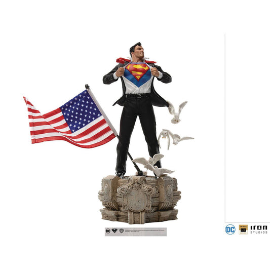 Superman Clark Kent Deluxe Art 1:10 Scale Statue